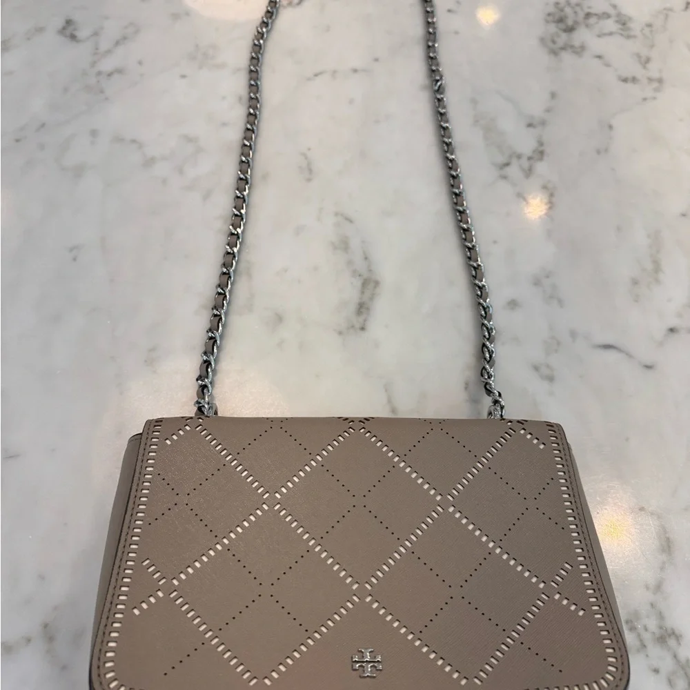 TORY BURCH Robinson Crosshatch Leather French Gray Adjustable Chain Strap - Picture 5 of 5